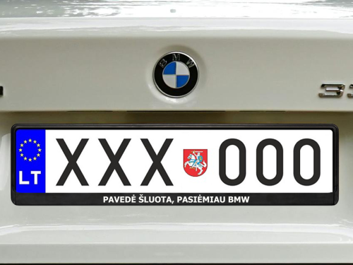 Numerių rėmelis „Pavedė šluota, pasiėmiau BMW“