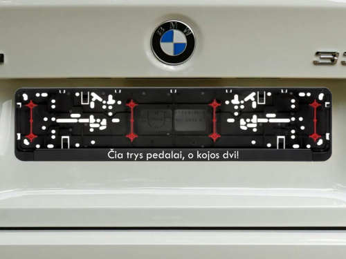 Wurth numerių rėmelis „Čia trys pedalai, o kojos dvi!“